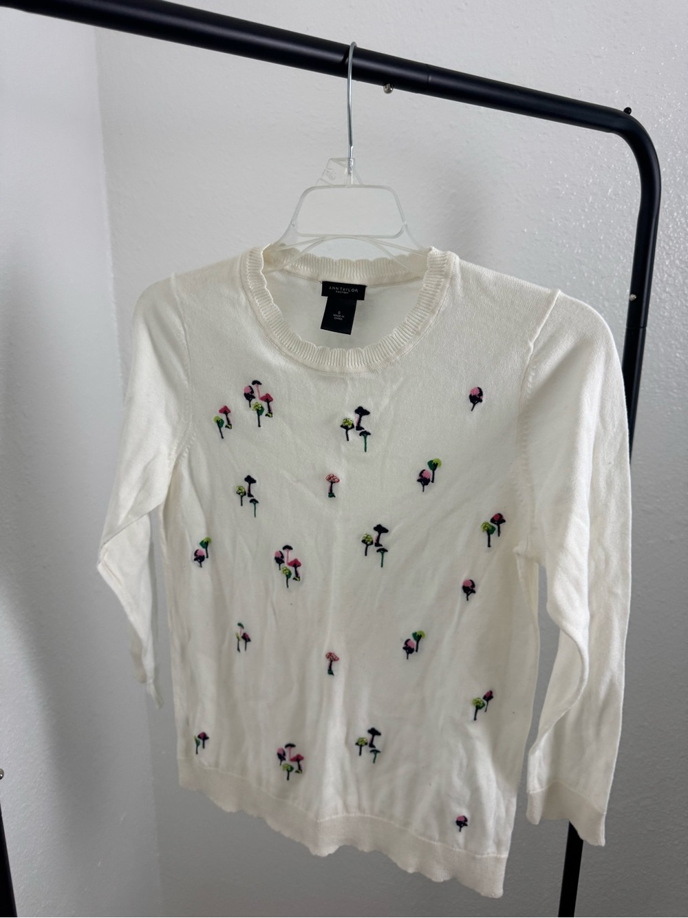 Ann Taylor White Crewneck Sweater with Multicolor Floral Embroidery